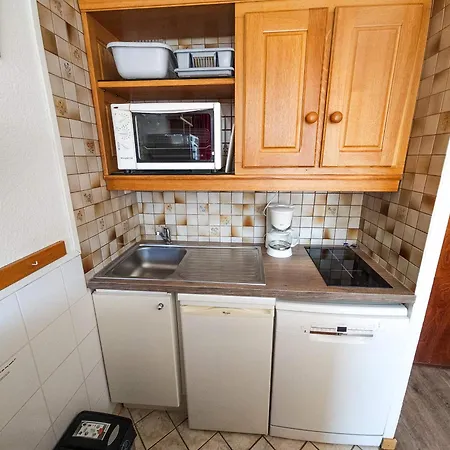 Apartment Skis Aux Pieds Aux Menuires Pour 3 Personnes, Balcon Et Casier A Skis - Fr-1-452-3 *
